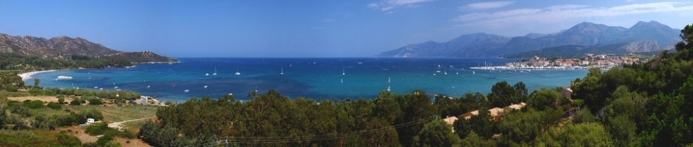 Capo Corso sullo sfondo e baia di St Florent - Crociere a vela e pesca